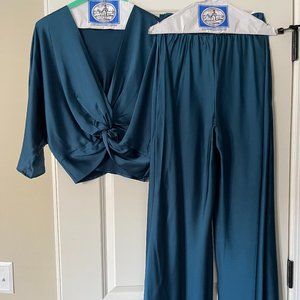 Renee C Satin Top In Teal & Matching Pant, Size Small